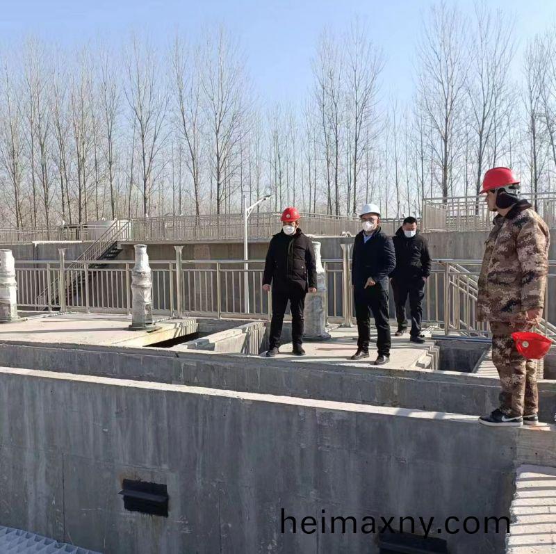 河南(nan)萬(wan)川環(huan)保董(dong)事長(zhang)赴(fu)濮(pu)陽範(fan)縣(xian)汚(wu)水(shui)處(chu)理(li)廠現(xian)場(chang)視(shi)詧(cha)指導工(gong)作