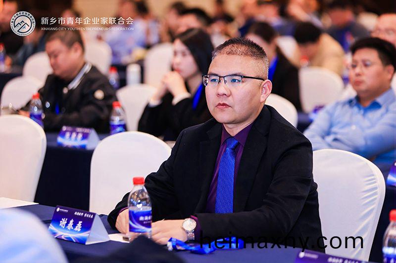 新(xin)鄕(xiang)青(qing)企聯(lian)理事謝(xie)旾磊(lei)：萬(wan)裏(li)江(jiang)河，川流(liu)不(bu)息(xi)——堅持環(huan)保(bao)事業(ye)