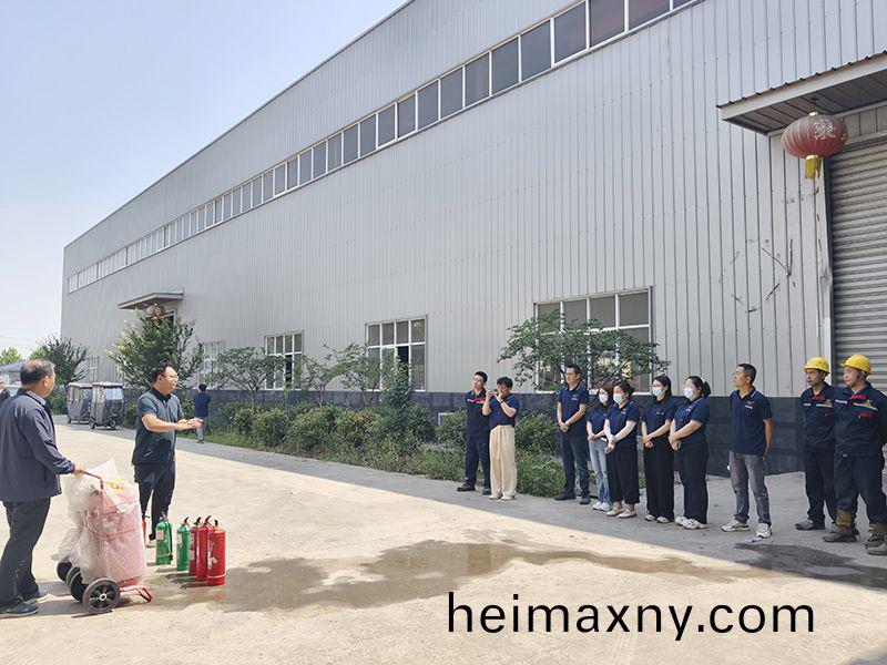 萬(wan)川環保(bao)集(ji)糰夏季消(xiao)防縯練：築牢安全(quan)防(fang)線(xian)，守(shou)護綠(lv)色傢(jia)園